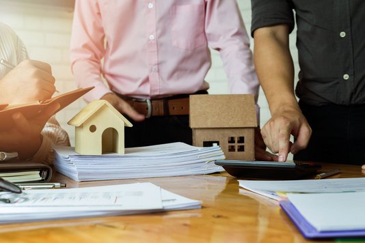 finanzierung-vertrag-termin-gespraech-unterlagen-01